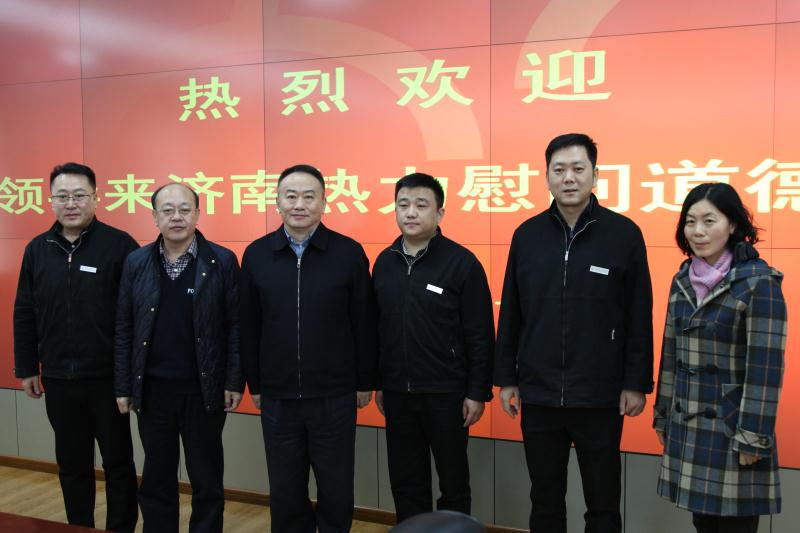 市委常委、市委宣传部部长、市文明委主任谭延伟走访慰问道德模范