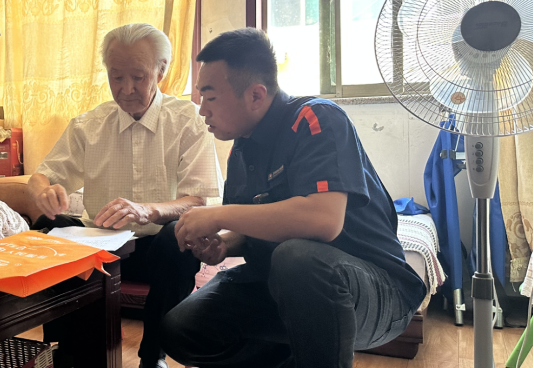济南热力集团解决“供暖孤岛”问题，用户亲送锦旗致谢